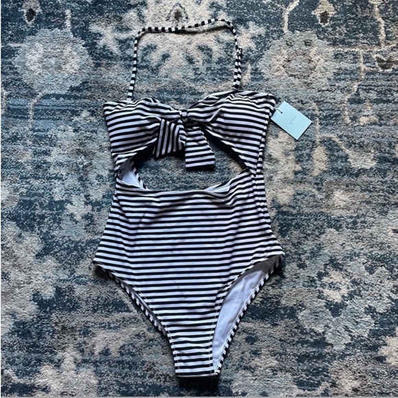NWT! Cupshe Neat as a Pinstripe swimsuit medium - Picture 3 of 8